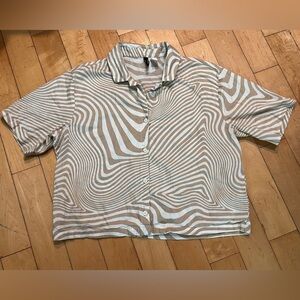Women’s H&M Tan and White Zebra Print Button Down Top Size Small